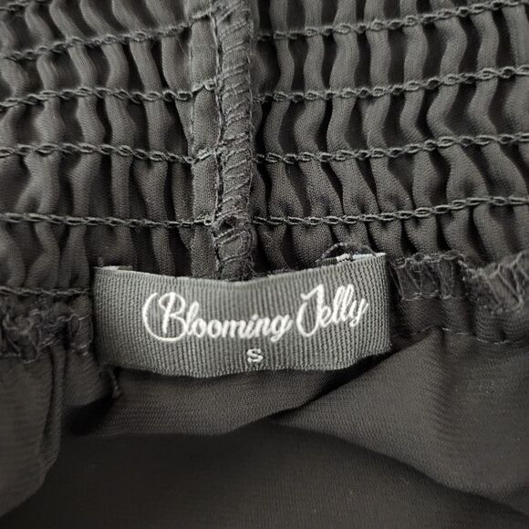 BLOOMING JELLY TOP WITH SMOCKING ACROSS TOP FOR VERSATILE STYLING SIZE SMALL - Picture 7 of 8